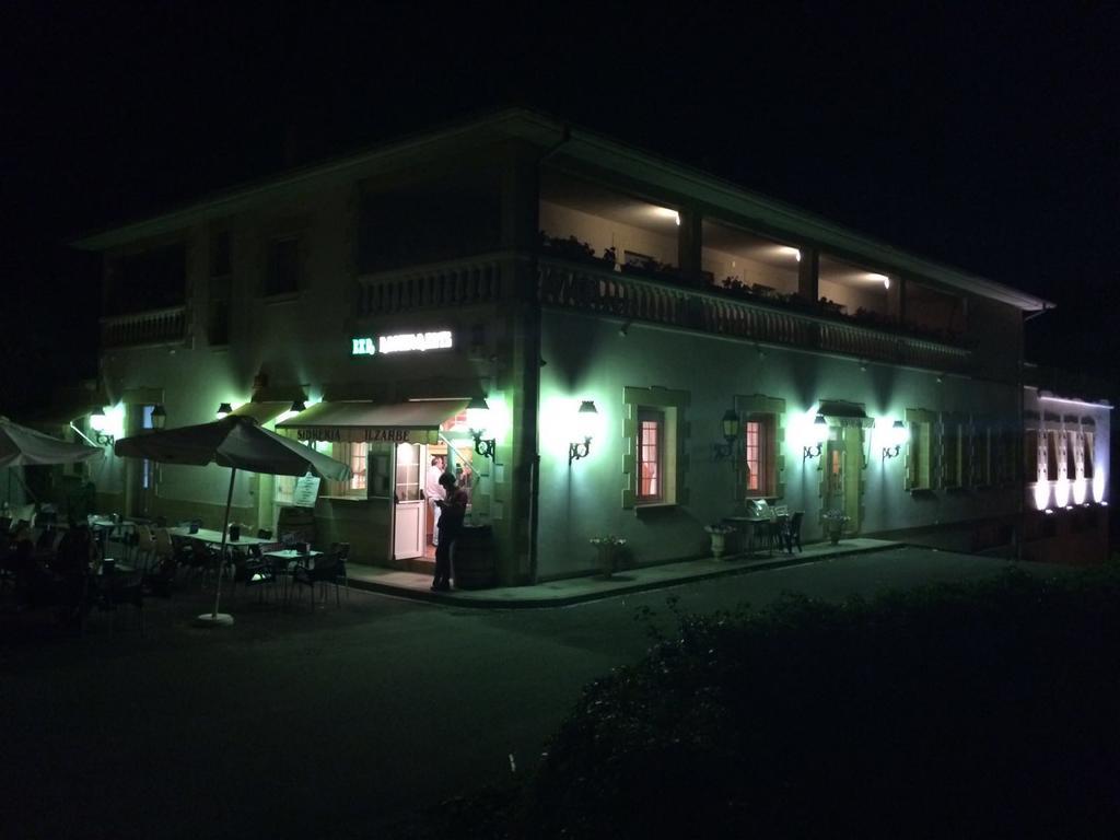 Hostal Zubi XXI Пуэнте-ла-Рейна Экстерьер фото