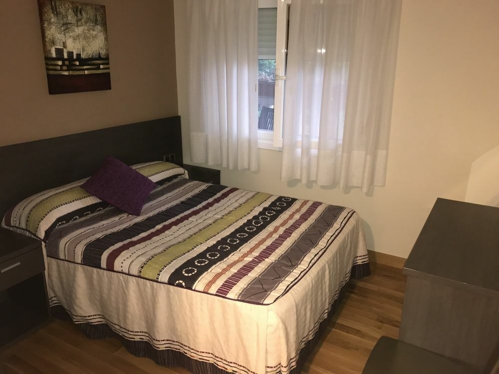 Hostal Zubi XXI Пуэнте-ла-Рейна Экстерьер фото